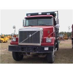 1998 VOLVO WG64 TRI-AXLE DUMP, S/N N518055 CA