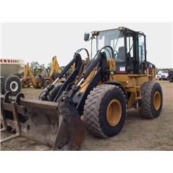 CAT IT28G RUBBER TIRED LOADER, S/N 8CR01003 Q