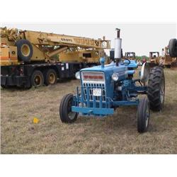 FORD 2000 FARM TRACTOR, S/N C360884 PTH, PTO