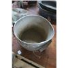 Image 5 : pot and flour sifter