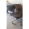Image 2 : 2 office chairs