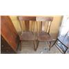 Image 3 : 4 wooden chairs