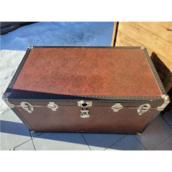 Large trunk, great shape - 22" X 40" X 23" deep - clasps good, handles good, no key