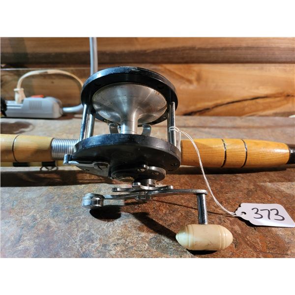 7' heavy rod/reel combo - Large baitcasting Penn Reel - ready to use