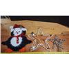 Image 2 : Outdoor light up star, star topper & decorative penguin