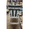 Image 3 : Green and white lawn chair, good condition