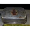 Image 6 : 1 Enamel Roaster, 1 metal Casserole roaster, 2 piece non-stick taco-bread pans