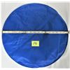 Image 4 : 16" diameter polyester pet shade + 18" gel cooling pad