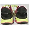 Image 5 : pair size 10 under armor hot pink + fluorescent yellow runners