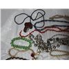 Image 5 : Lot of assorted costume jewelry
