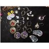 Image 2 : Lot of costume jewelry (bracelets, earrigs, necklesses, etc