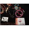 Image 4 : Lot of costume jewelry (bracelets, earrigs, necklesses, etc