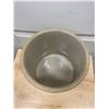 Image 3 : 2 gallon Medalta crock- no chips or cracks