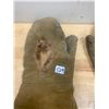 Image 2 : Beaver trimmed mens mitts