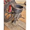 Image 3 : cast iron feed mix mill - 16" wheel, #2 size