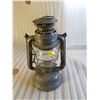 Image 1 : Short Barn Lantern - Very Good - No fill cap