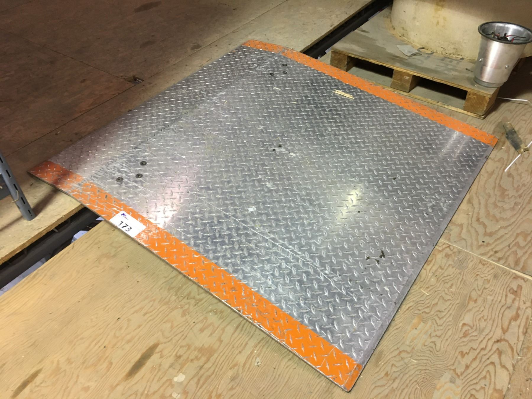 ALUMINIUM CHECKER-PLATE LOADING DOCK PLATE