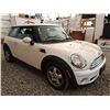 Image 18 : C6C --  2010 MINI COOPER, White, 136250 KM