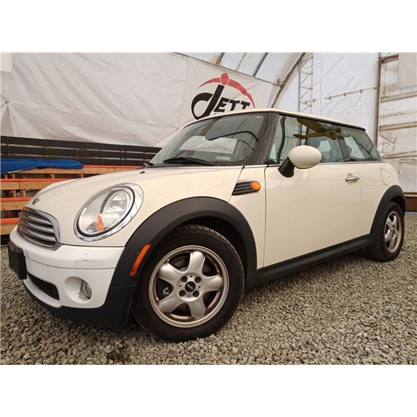 C6C --  2010 MINI COOPER, White, 136250 KM