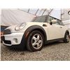 Image 2 : C6C --  2010 MINI COOPER, White, 136250 KM