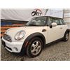 Image 3 : C6C --  2010 MINI COOPER, White, 136250 KM