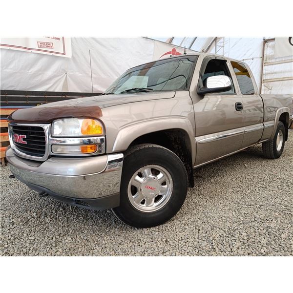 H5 --  2001 GMC SIERRA 1500 EXT CAB 4X4, Brown, 259095 KM