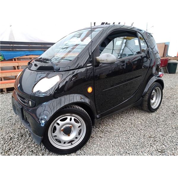 D5 --  2006 SMART FORTWO, Black, 117006 KM