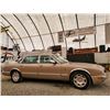 Image 24 : H3 --  2001 JAGUAR XJ8 VANDENPLAS , Gold, 178049 KM