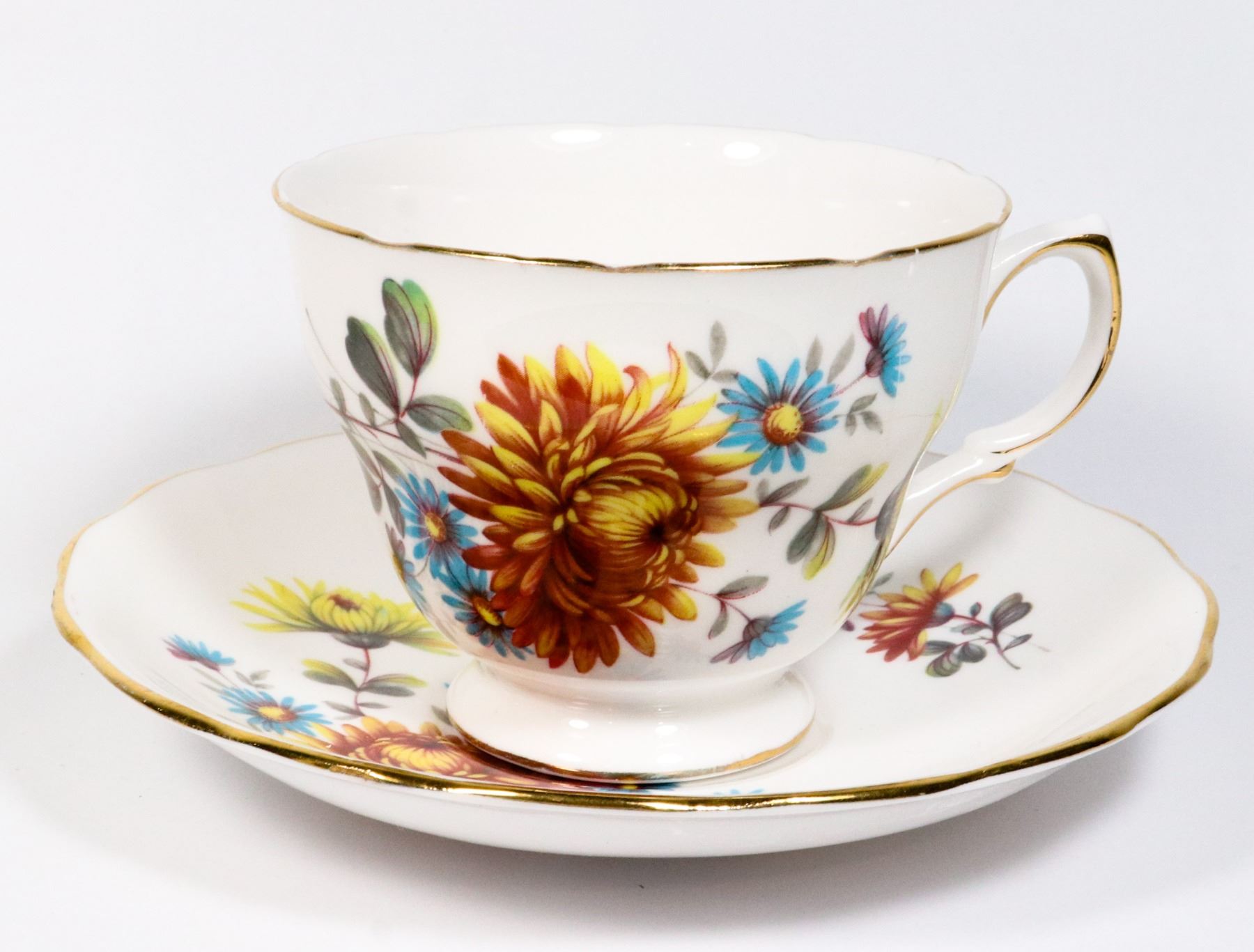 QUEEN ANNE PATTERN #8304 TEACUP AND SAUCER