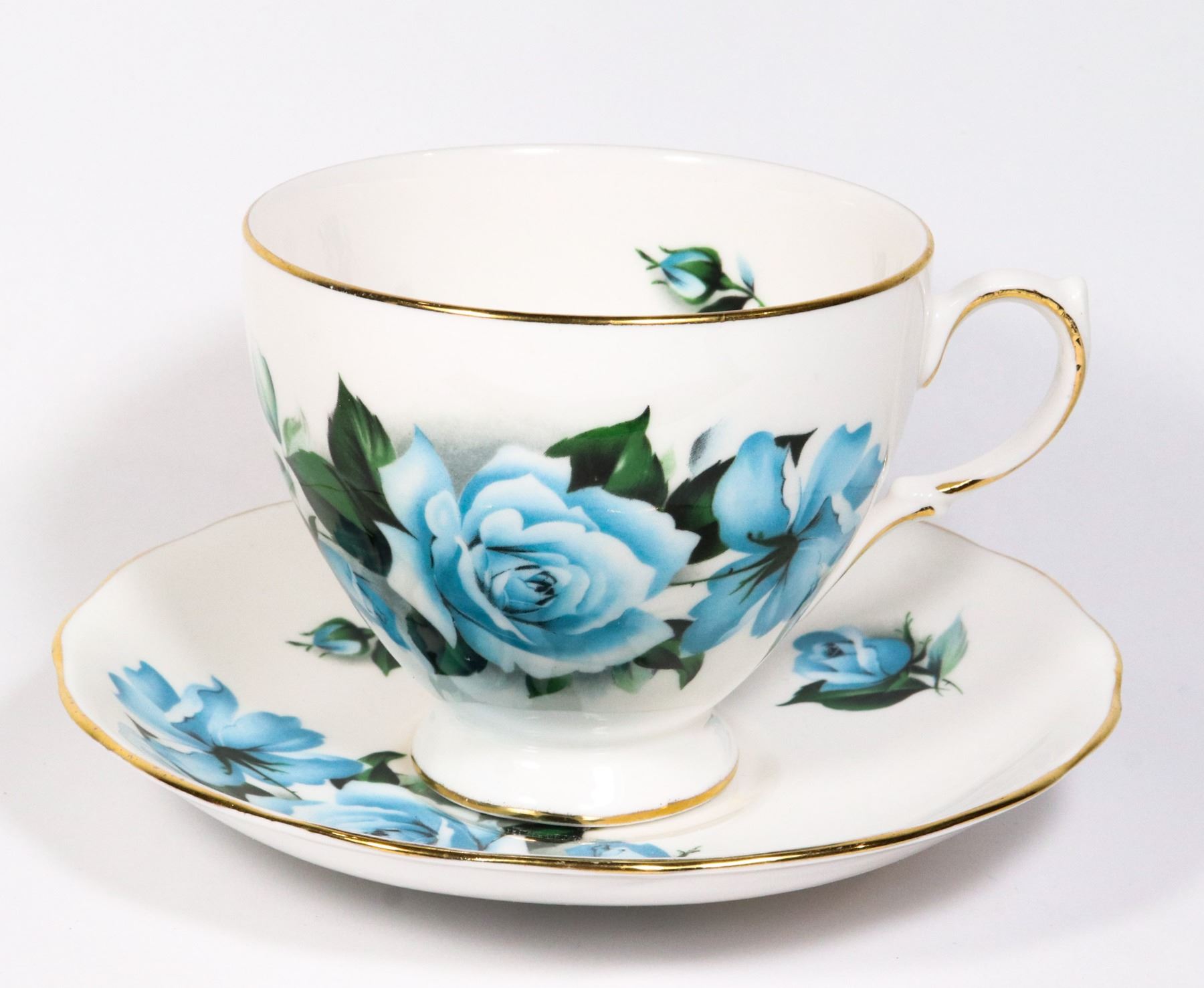 QUEEN ANNE PATTERN #8282 TEACUP AND SAUCER