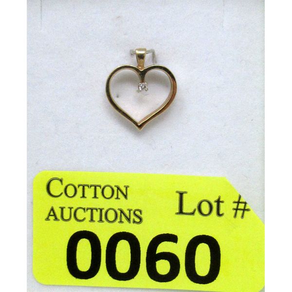 10 KT Gold and Solitaire Diamond Heart Pendant