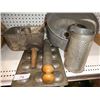 Image 1 : vintage bakeware
