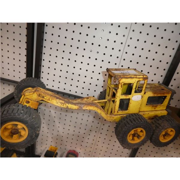vintage Tonka grader (NO BLADE)