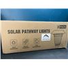 Image 1 : Lot of Solar Pathway/Garden Lights (8 Pack)