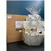Image 1 : Lot of 1 Godiva Chocolatier Premium Gift Basket Set