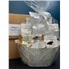 Image 2 : Lot of 1 Godiva Chocolatier Premium Gift Basket Set