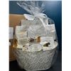 Image 2 : Lot of 1 Godiva Chocolatier Premium Gift Basket Set