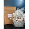 Image 1 : Lot of 1 Godiva Chocolatier Premium Gift Basket Set