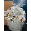 Image 2 : Lot of 1 Godiva Chocolatier Premium Gift Basket Set