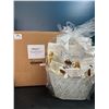 Image 1 : Lot of 1 Godiva Chocolatier Premium Gift Basket Set