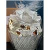 Image 2 : Lot of 1 Godiva Chocolatier Premium Gift Basket Set