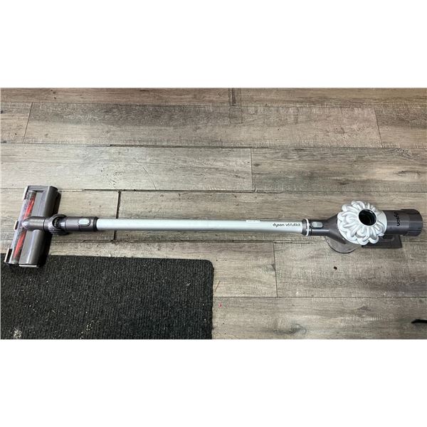 Lot of 1 Dyson Stick Vacuum w/ Battery (*Used)