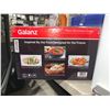 Image 2 : Galanz Thoughtful Colors Retro Microwave Oven 0.7 CuFt 700 Watts
