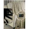 Image 2 : Brookstone Heated Throw - Lot of 2