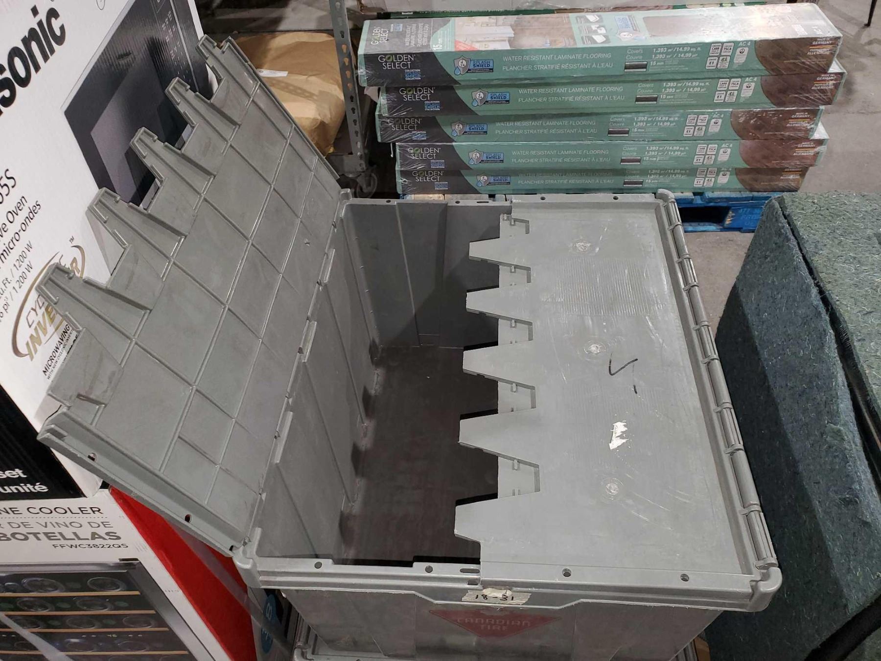 Canadian Tire Interlocking Closure Lid Storage Tote