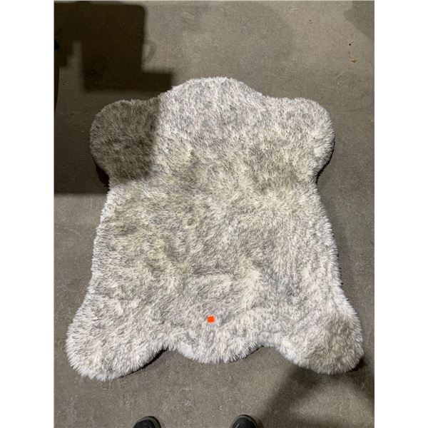 Couture Pets 35x40" Faux Fur Pet Bed