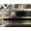 Image 4 : Samsung 4 Burner Flat Top Stove / Oven