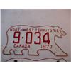 Image 2 : 1977 NWT Polar Bear License Plate Pair w/ Envelope (one Leg Missing)
