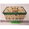 Image 1 : Small Sewing Basket