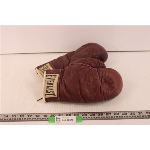 Vintage Everlast Boxing Gloves